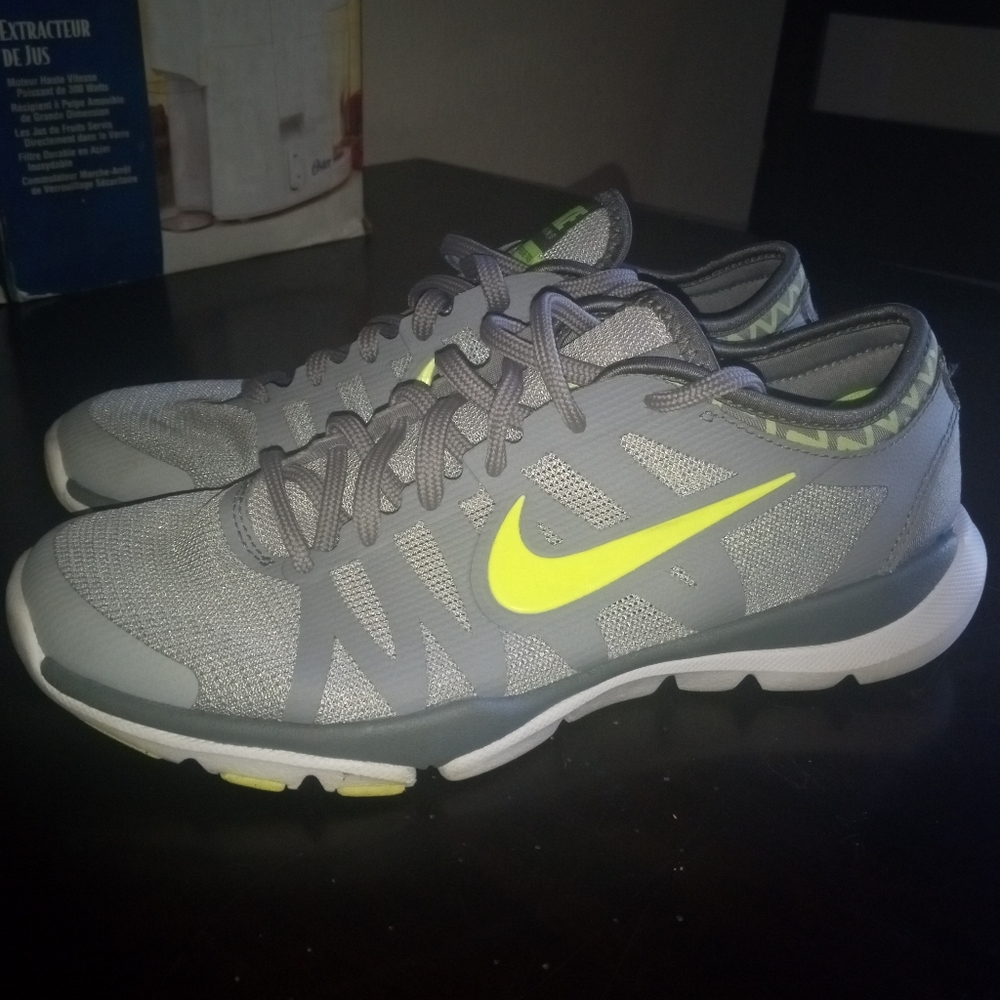 NIKE WOMEN SHOES